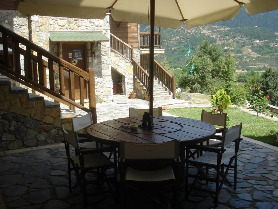 Efharis Filoxenon Apartment Feneos Exterior photo