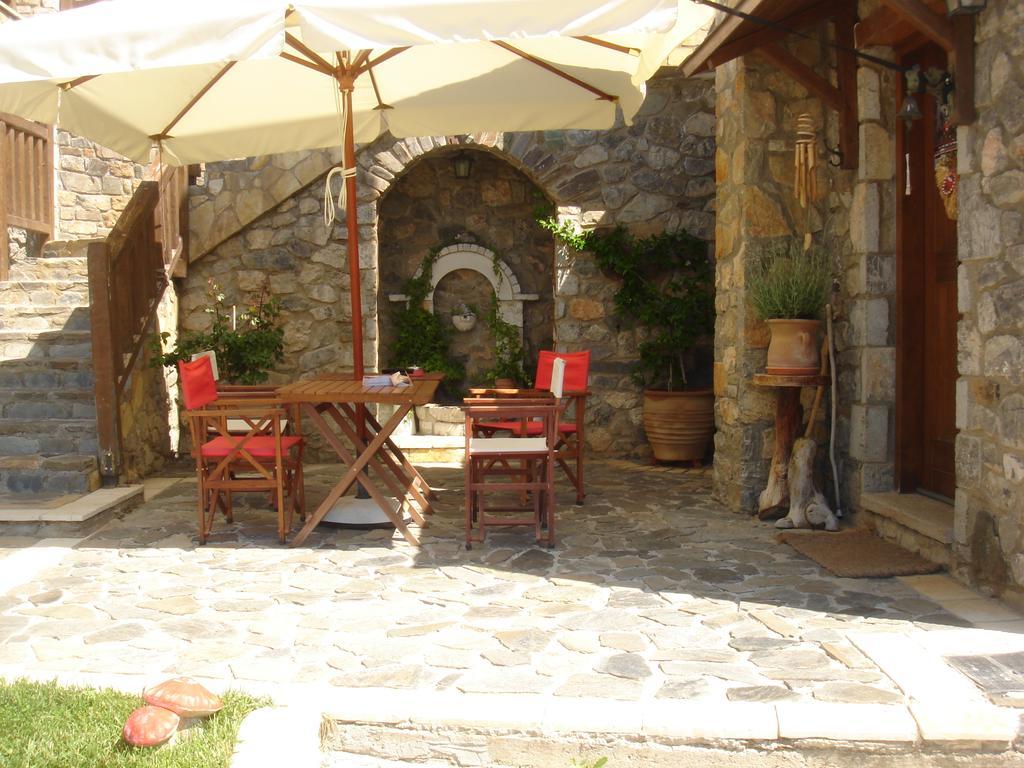 Efharis Filoxenon Apartment Feneos Room photo