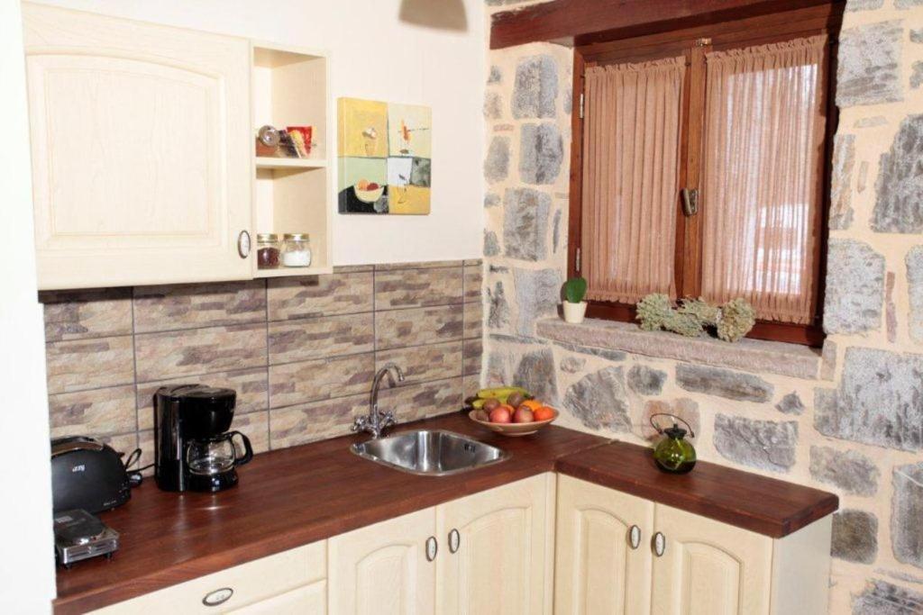 Efharis Filoxenon Apartment Feneos Room photo