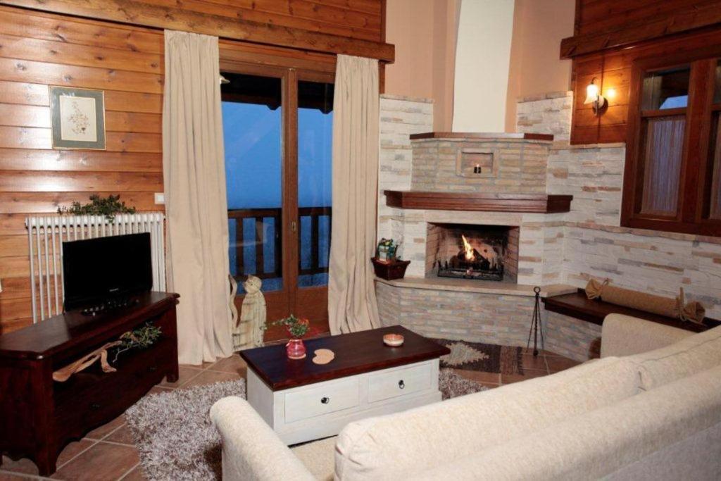 Efharis Filoxenon Apartment Feneos Room photo