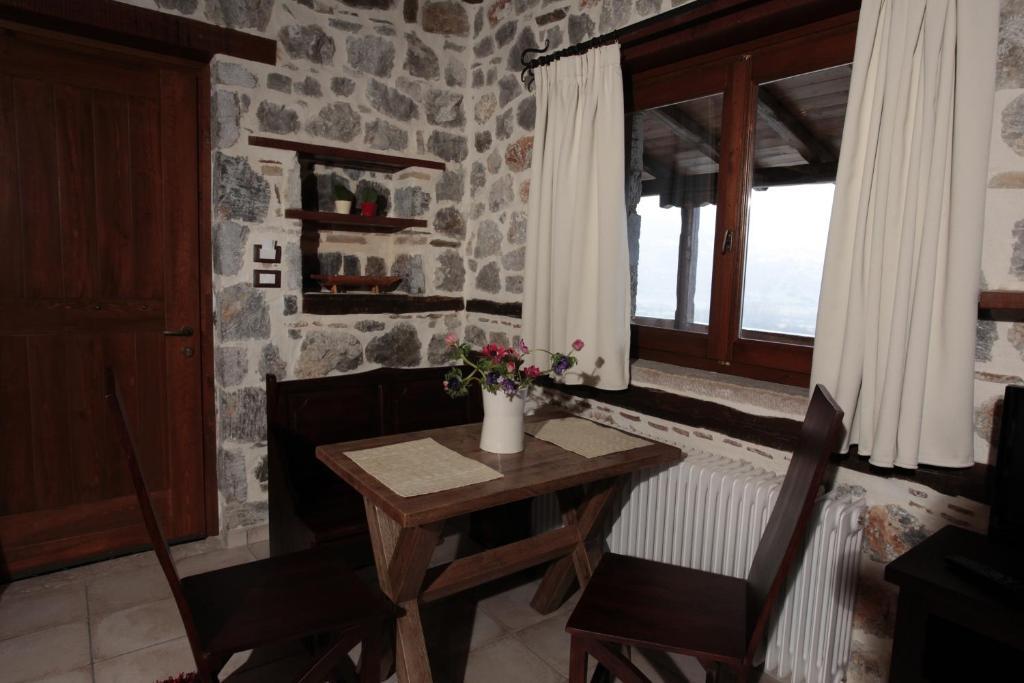 Efharis Filoxenon Apartment Feneos Room photo
