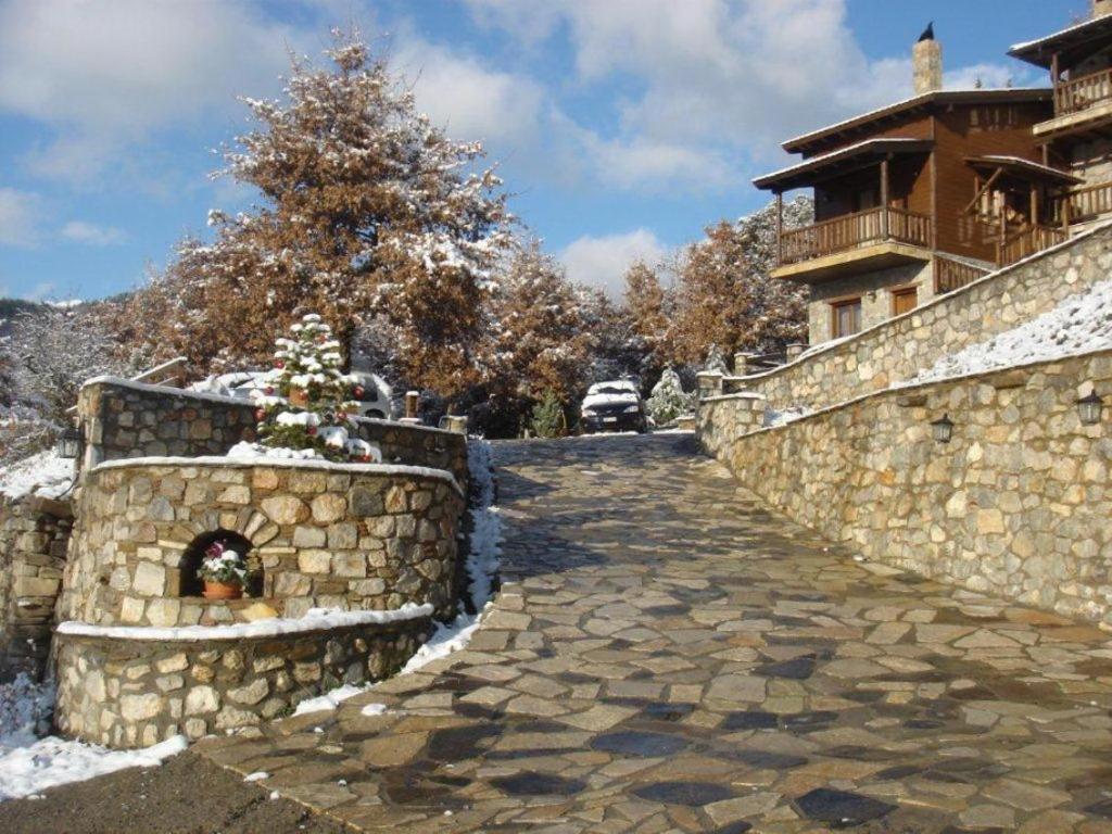 Efharis Filoxenon Apartment Feneos Exterior photo